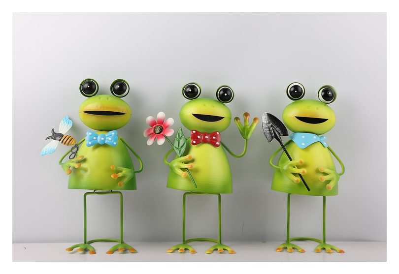Frog garden figures with flowers, 3pcs